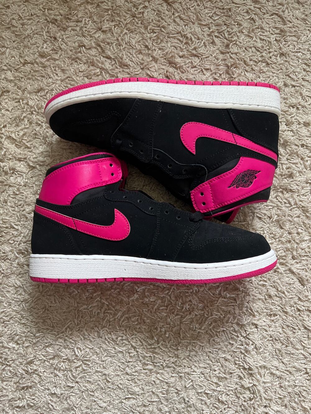 Nike Air Jordan 1 Retro High Vivid Pink Size 6 Youth